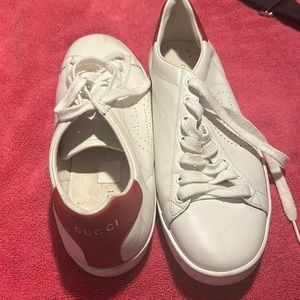 Used Gucci tennis shoes